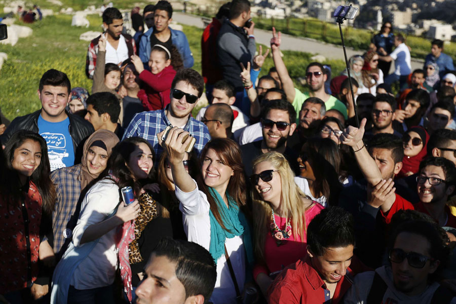 Smile, you're part of a giant 'selfie' record attempt