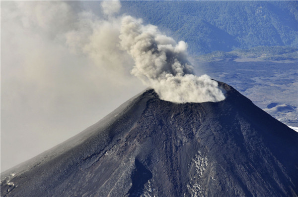 Volcano Villarrica rumbling again in southern Chile