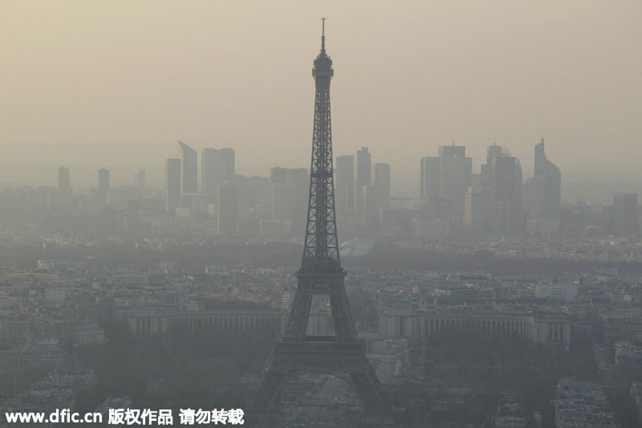 Haze descends on Paris