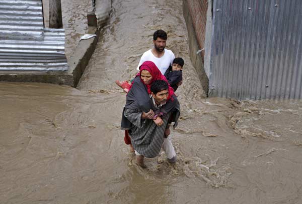 Heavy rains trigger flood fears in Kashmir