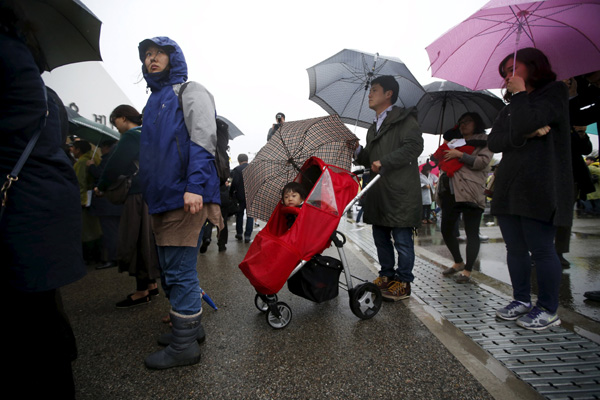 South Koreans mourn on anniversary of ferry disaster