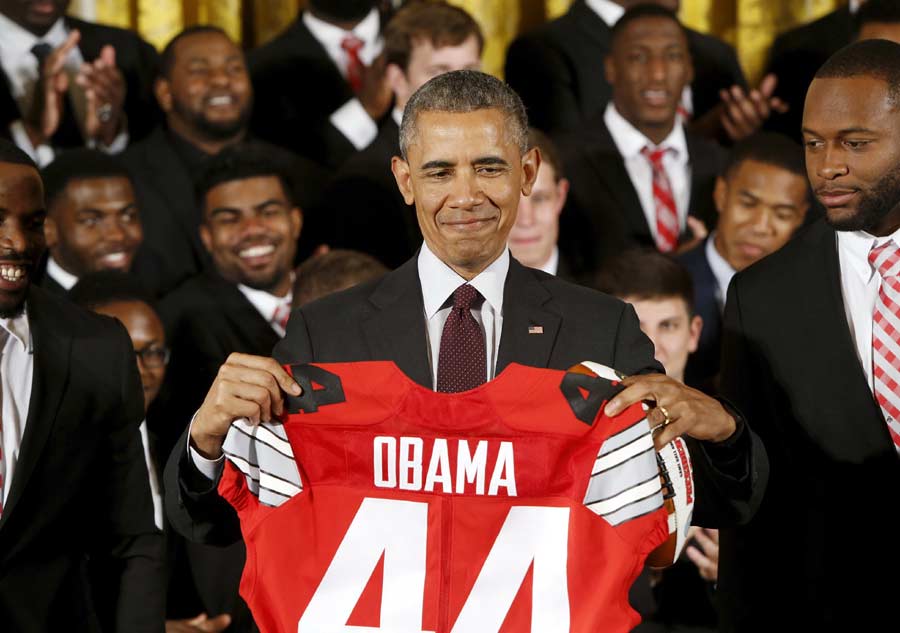 Obama welcomes NCAA football champion at White House