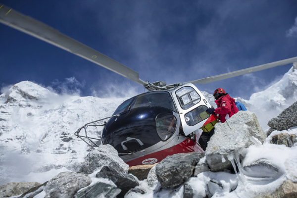 All climbers at camps high up Qomolangma airlifted to safety
