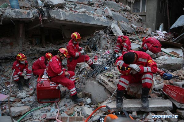 Intl rescuers race against time; death toll could reach 10,000