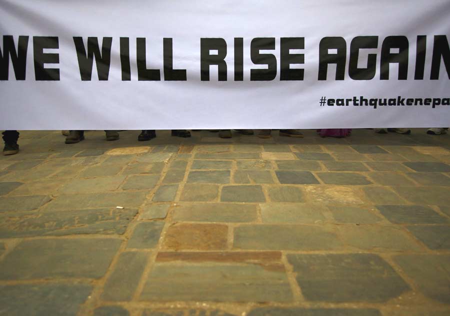 Candlelight vigil held for victims in Nepal earthquake