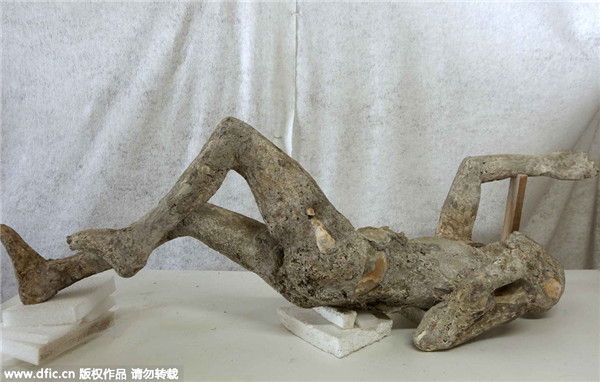 Restorers give shape to Pompeii victims