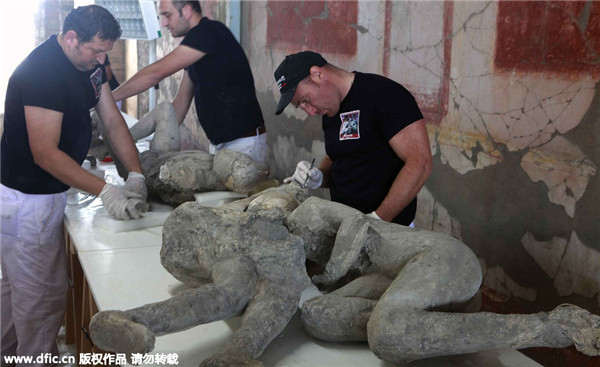 Restorers give shape to Pompeii victims