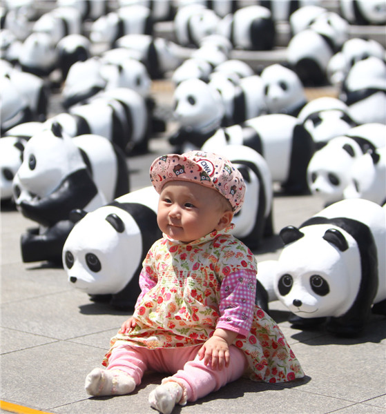 1,600 paper-made panda sculptures displayed in Seoul