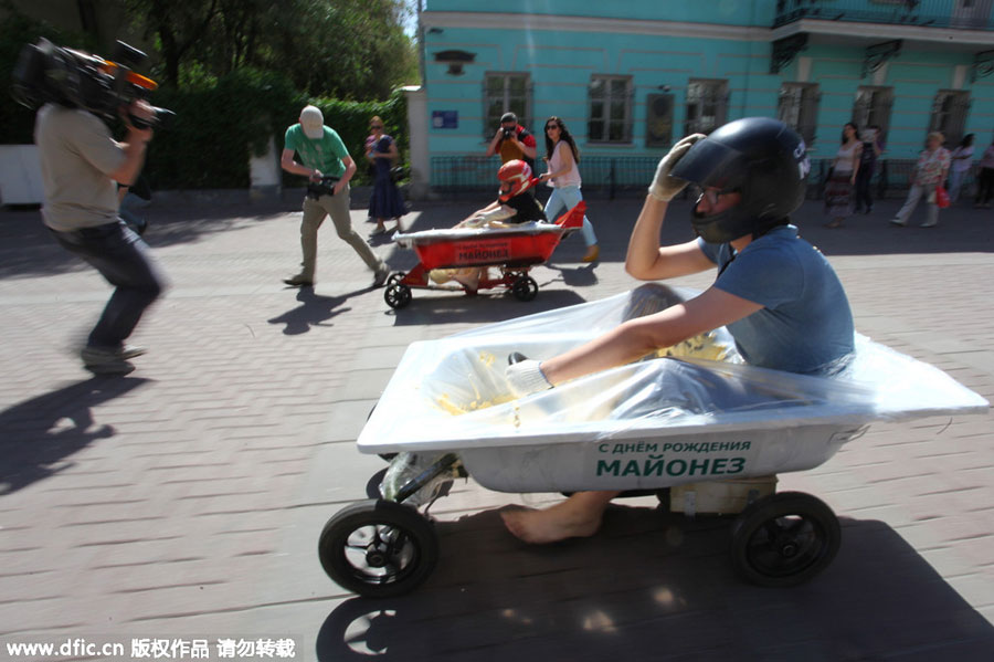 Russians battle it out in bathtub race