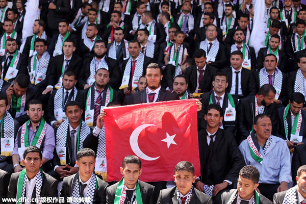 2,000 couples attend largest mass wedding in Gaza