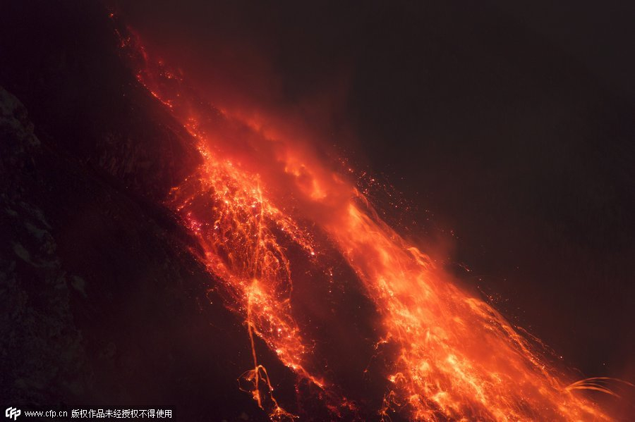 Indonesia volcano unleashes fresh burst[2]- Chi