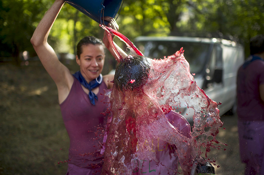 Spanish town soaked with wine in annual festival