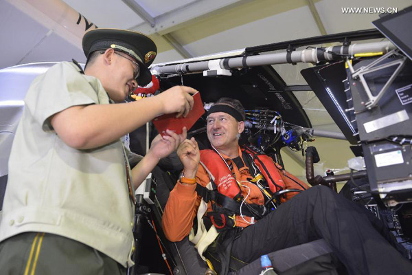 Solar-powered plane breaks solo flight record across Pacific to Hawaii