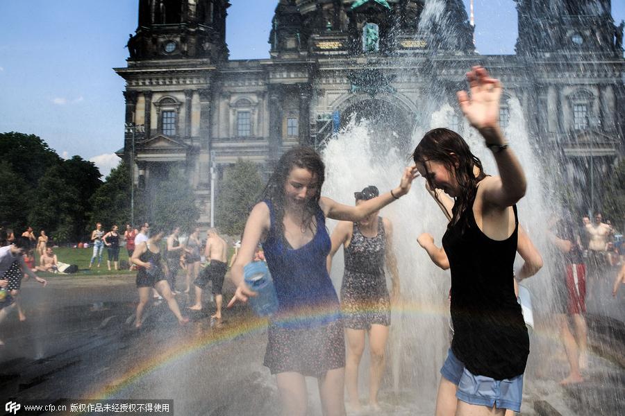 Unusual heat wave sweeps across Europe