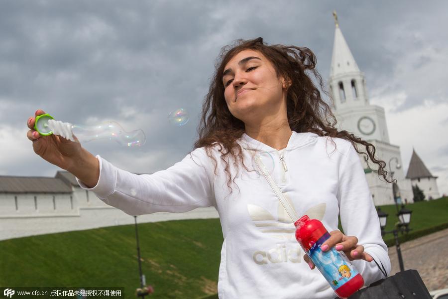 Have fun in bubble parade in Kazan, Russia[7]-