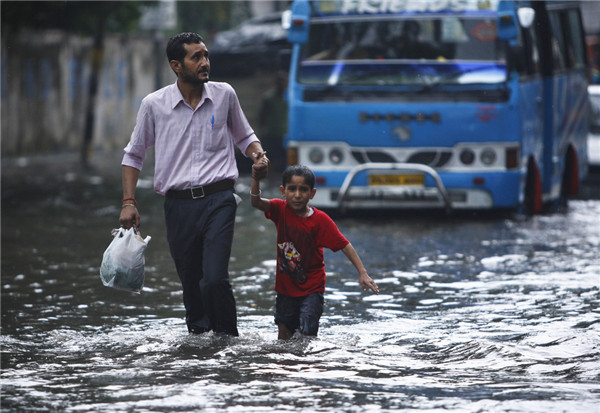 Heavy rains disrupt life in India