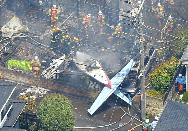 Small plane crashes in Tokyo neighborhood; 3 dead, 3 survive