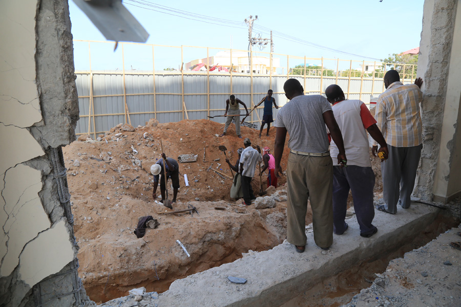 Clear up continues after deadly Somalia bombing