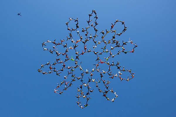 164 skydivers set world record with formation