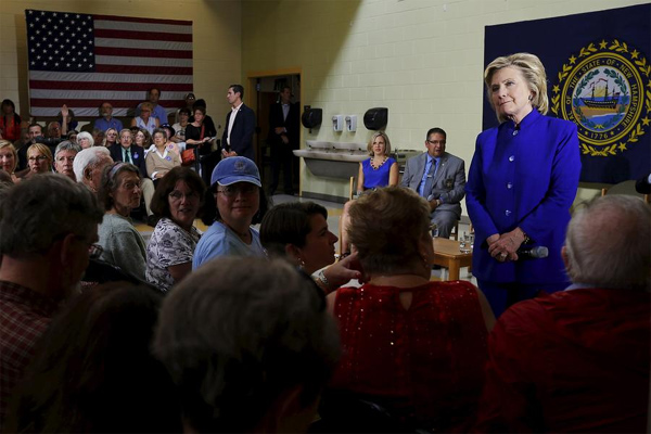 Hillary Clinton relents in e-mail inquiry amid campaign