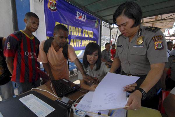 Indonesia continues search after debris from crashed plane spotted