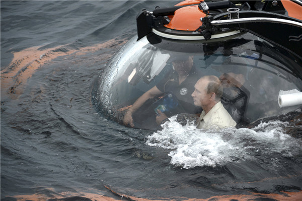 Putin rides to bottom of Black Sea