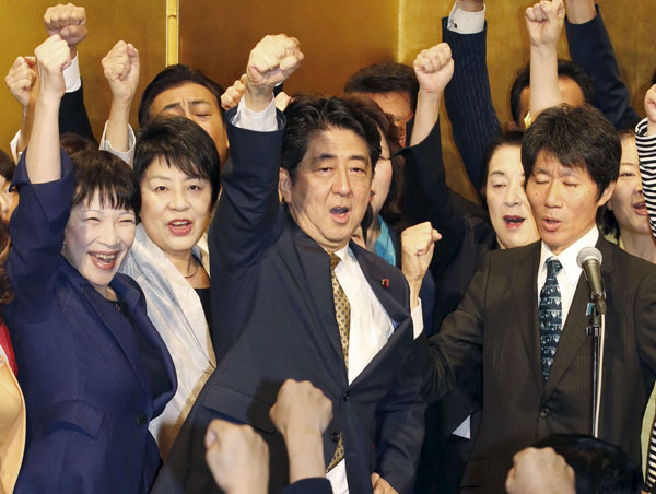 Abe re-elected LDP president, vows economic growth