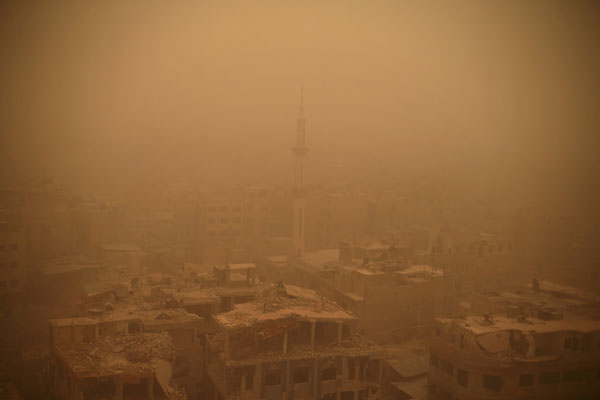 Unseasonal sandstorm sweeps across Mideast