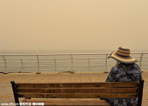 Unseasonal sandstorm hits Lebanon, Syria