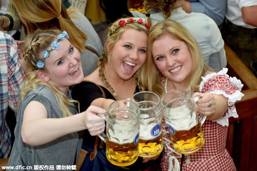 Beer flows at Munich's Oktoberfest