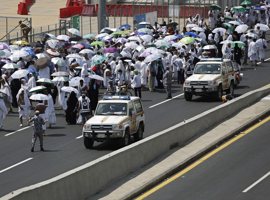 More than 700 pilgrims killed in crush in worst hajj disaster for 25 years