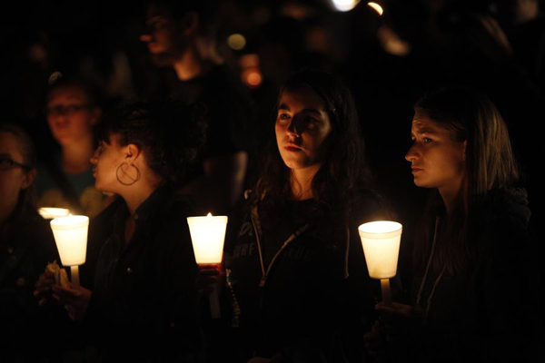 Candlelight vigil for Oregon shooting victims