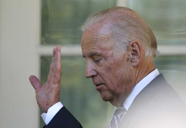 Biden won't run in 2016, boosting Clinton's White House hopes