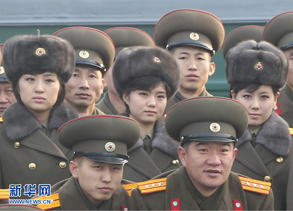 DPRK troupes arrive in China for performance