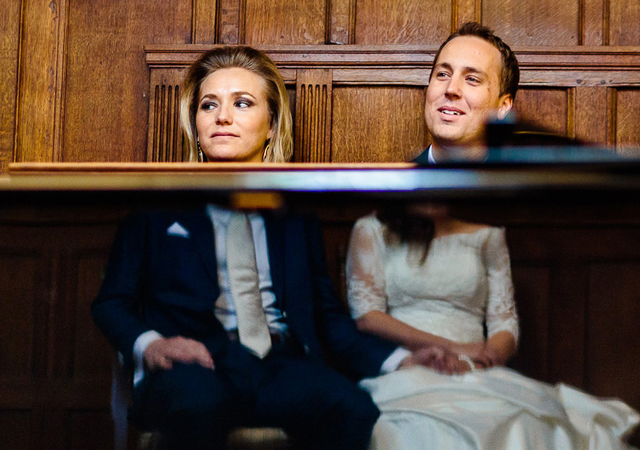 Funny wedding photos leave people with laughter