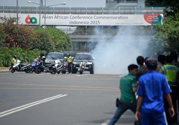 IS-linked attackers hit Jakarta; 7 dead