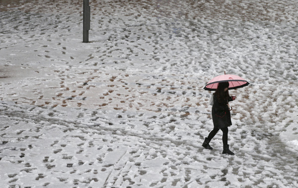 169 injured after heavy snow hit Japan