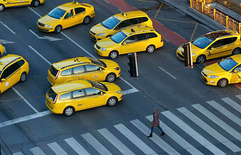 Taxi drivers block central Budapest all day in pr