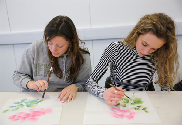 International friendship blossoms in peony painting