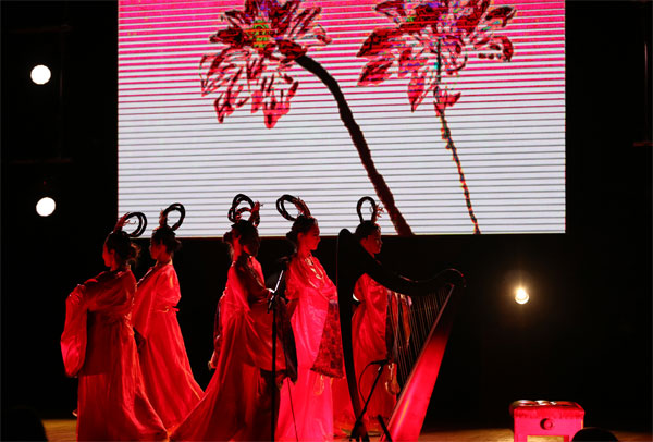 London's Chinese New Year gala rings in Year of Monkey