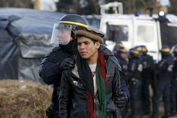 Clashes break out as France begins clearing C