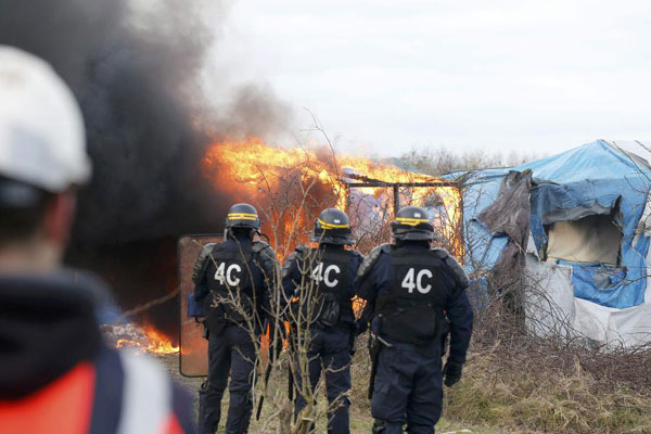 Clashes break out as France begins clearing C