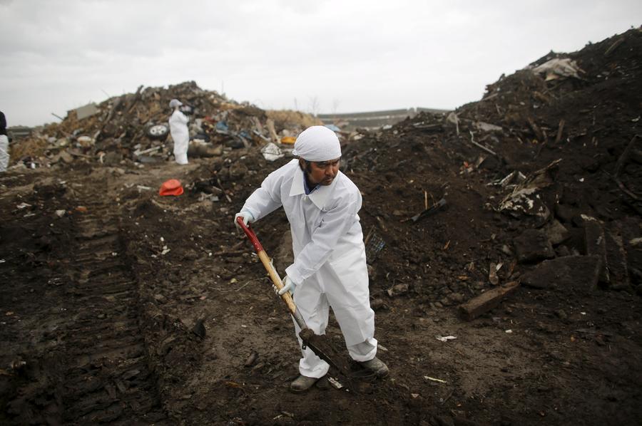 Fukushima five years on: Searching for loved ones