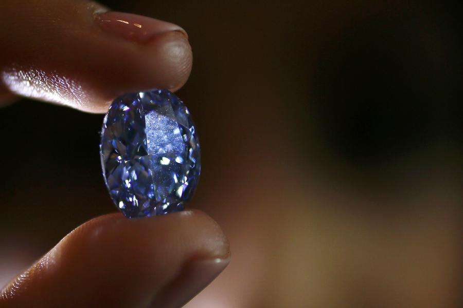 Flawless blue diamond up for auction at Sotheby's