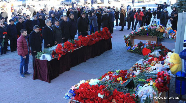 People pay condolence to victims of Russian plane crash