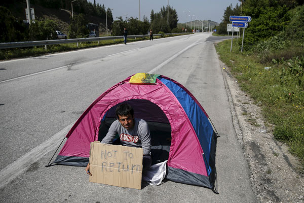Greece begins returning migrants, refugees to Turkey