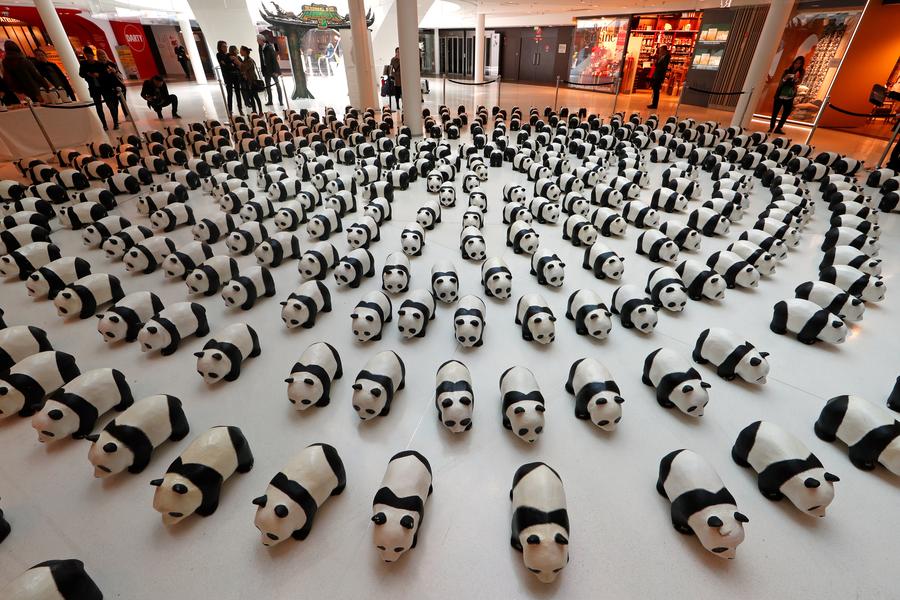 1,600 papier-mache pandas land in Paris