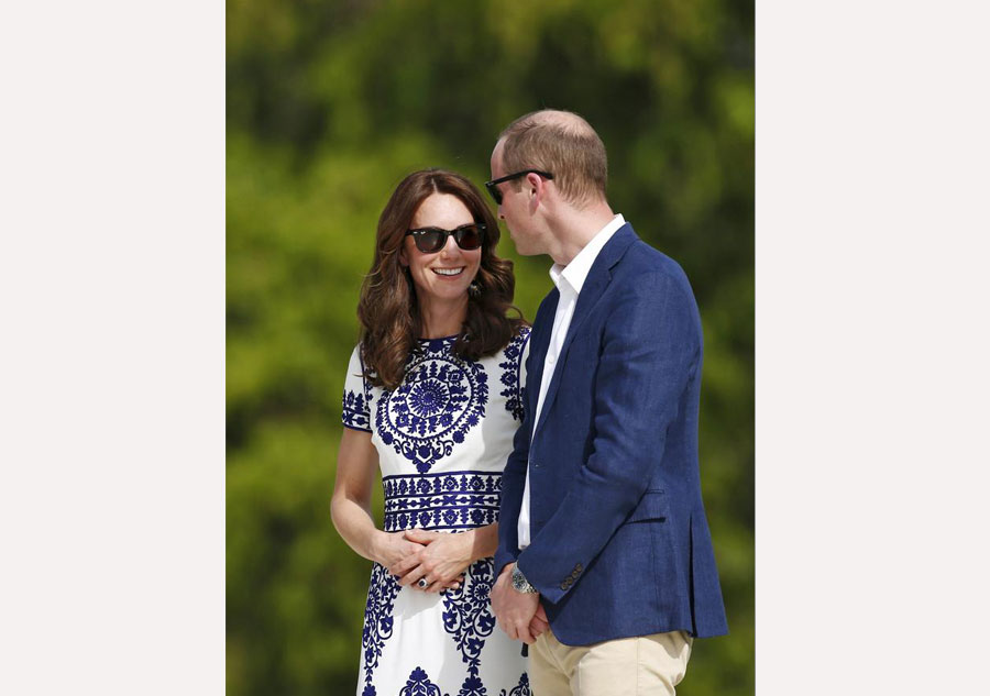 Royal couple visits the Taj Mahal