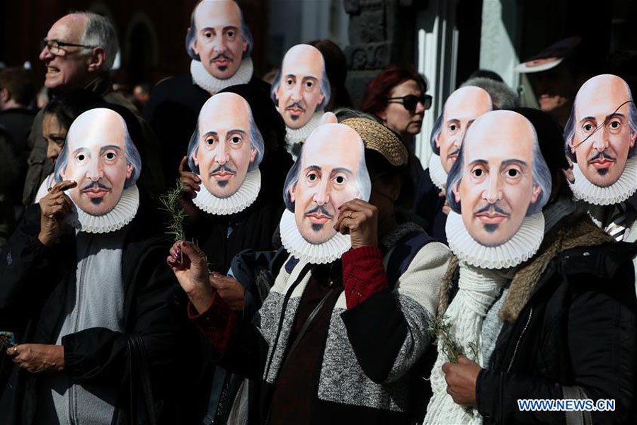 Thousands honor Shakespeare on 400th anniversary of his death