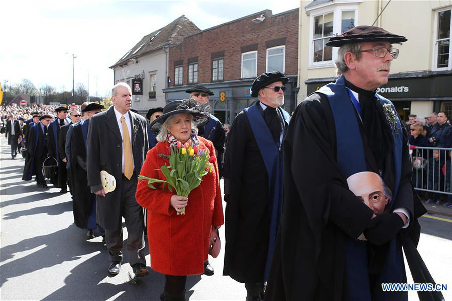 Thousands honor Shakespeare on 400th anniversary of his death